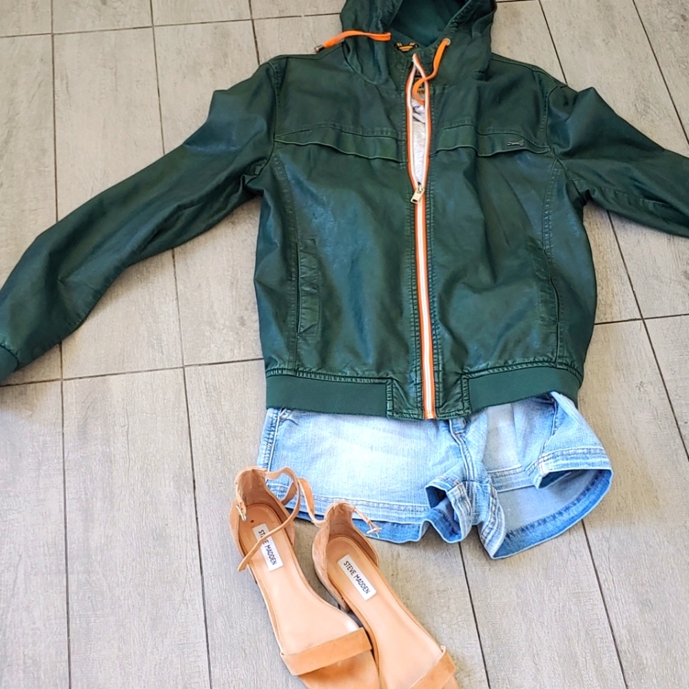 Leather jacket - Picture 10 of 12